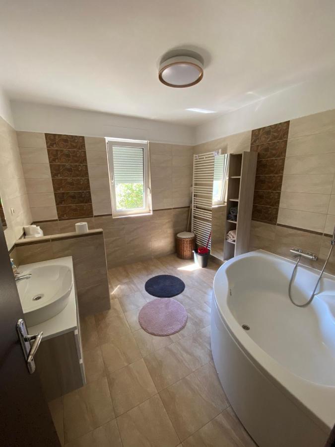 Apartman Ana Kampor Exteriör bild